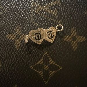This is a Hawaiian style  in 14k charm. The initials are JT. Really cute.